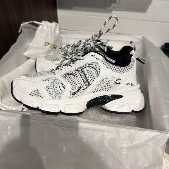 New Dior chrono 2024 never worn. So comfy just a tad too big im a true size 5 - Picture 3 of 3